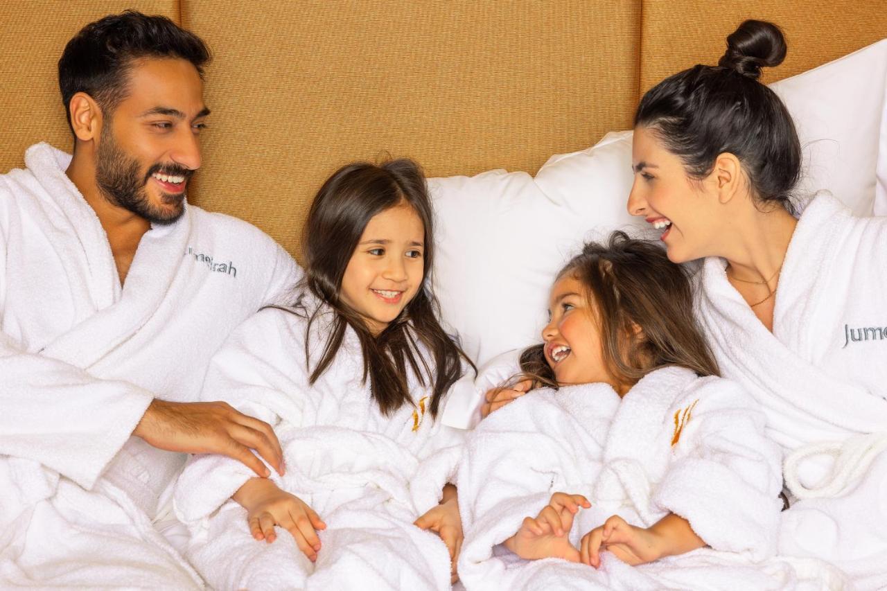 Jumeirah Messilah Beach Kuwait Кувейт Екстериор снимка Family at the spa