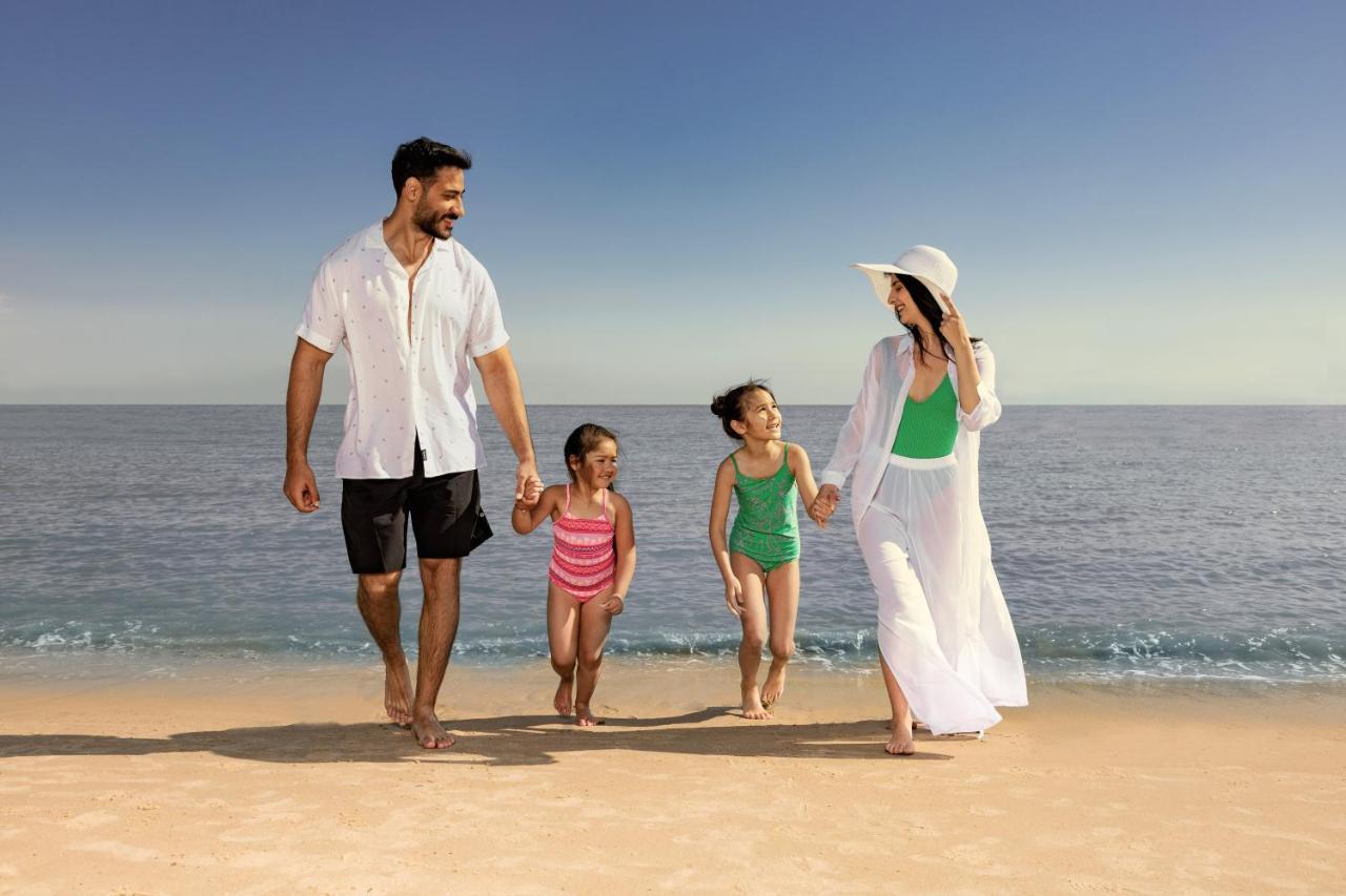 Jumeirah Messilah Beach Kuwait Кувейт Екстериор снимка Family on the beach
