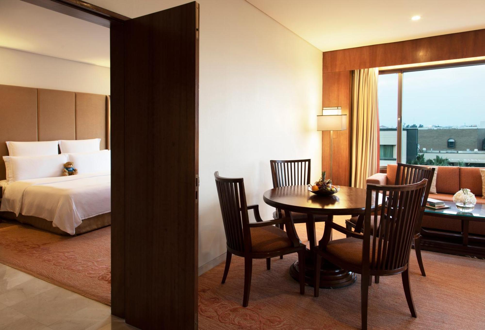 Jumeirah Messilah Beach Kuwait Кувейт Екстериор снимка A suite at the hotel