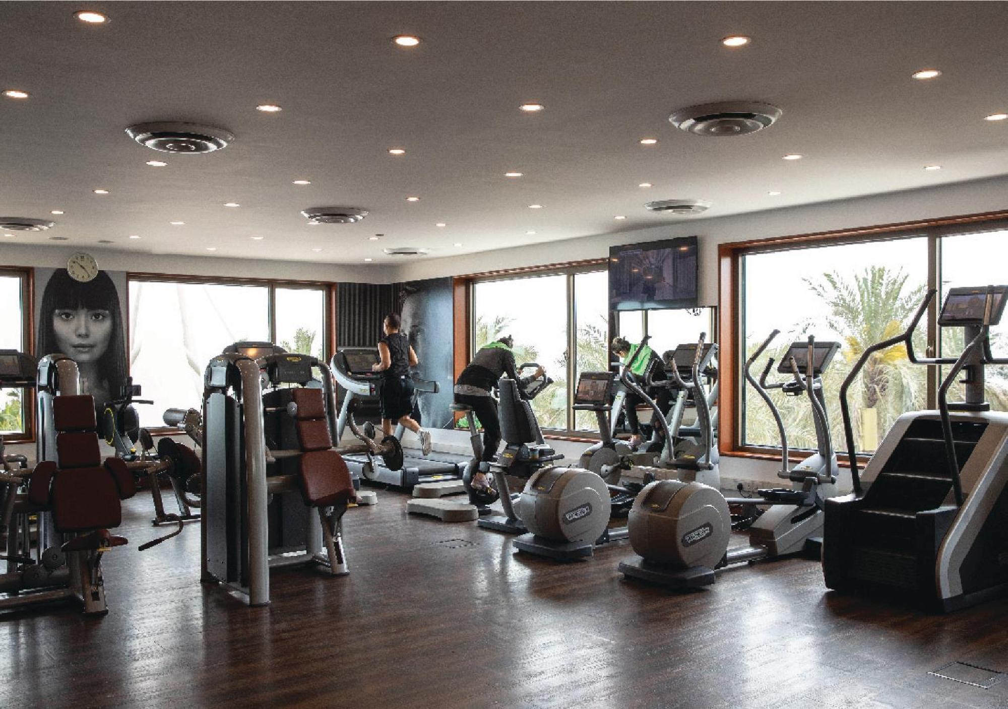 Jumeirah Messilah Beach Kuwait Кувейт Екстериор снимка The gym at the hotel