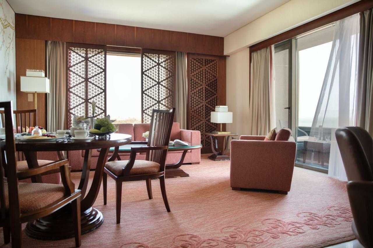 Jumeirah Messilah Beach Kuwait Кувейт Екстериор снимка A suite at the hotel